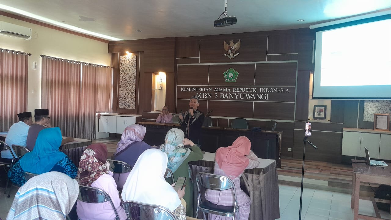 IHT Fitur Panel Guru Madrasah Digital di MTsN 3 Banyuwangi 